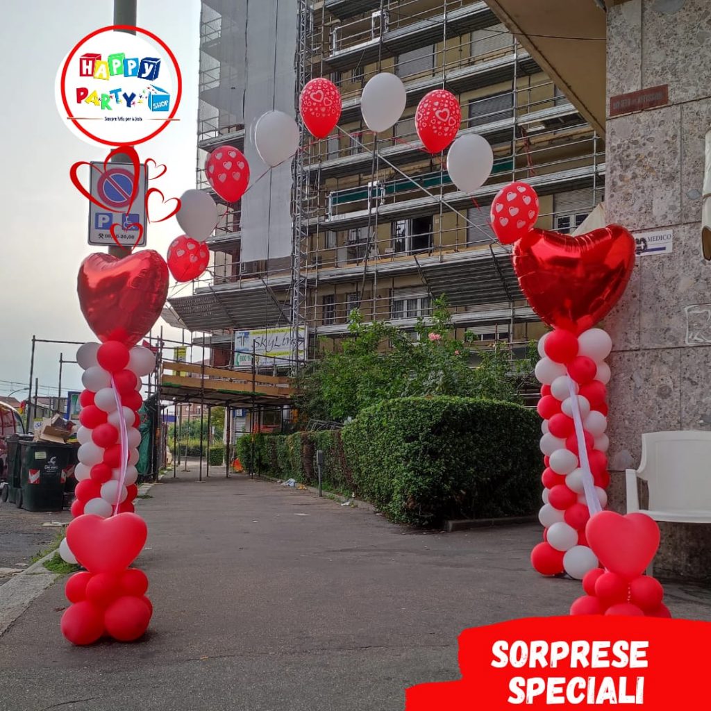 Allestimento Totem E Arco Palloncini Cuore San Valentino 5630